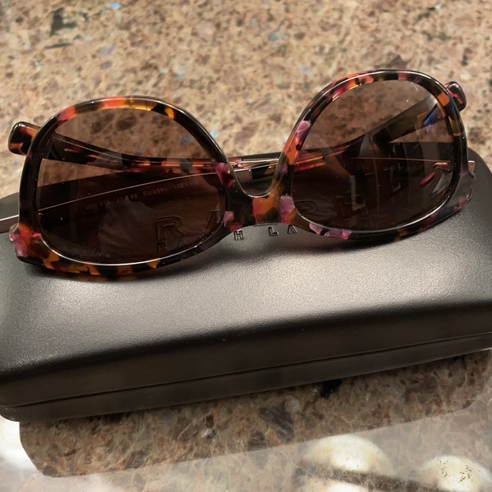 Brown lenses and Tortoise frame - Picture 8 of 9